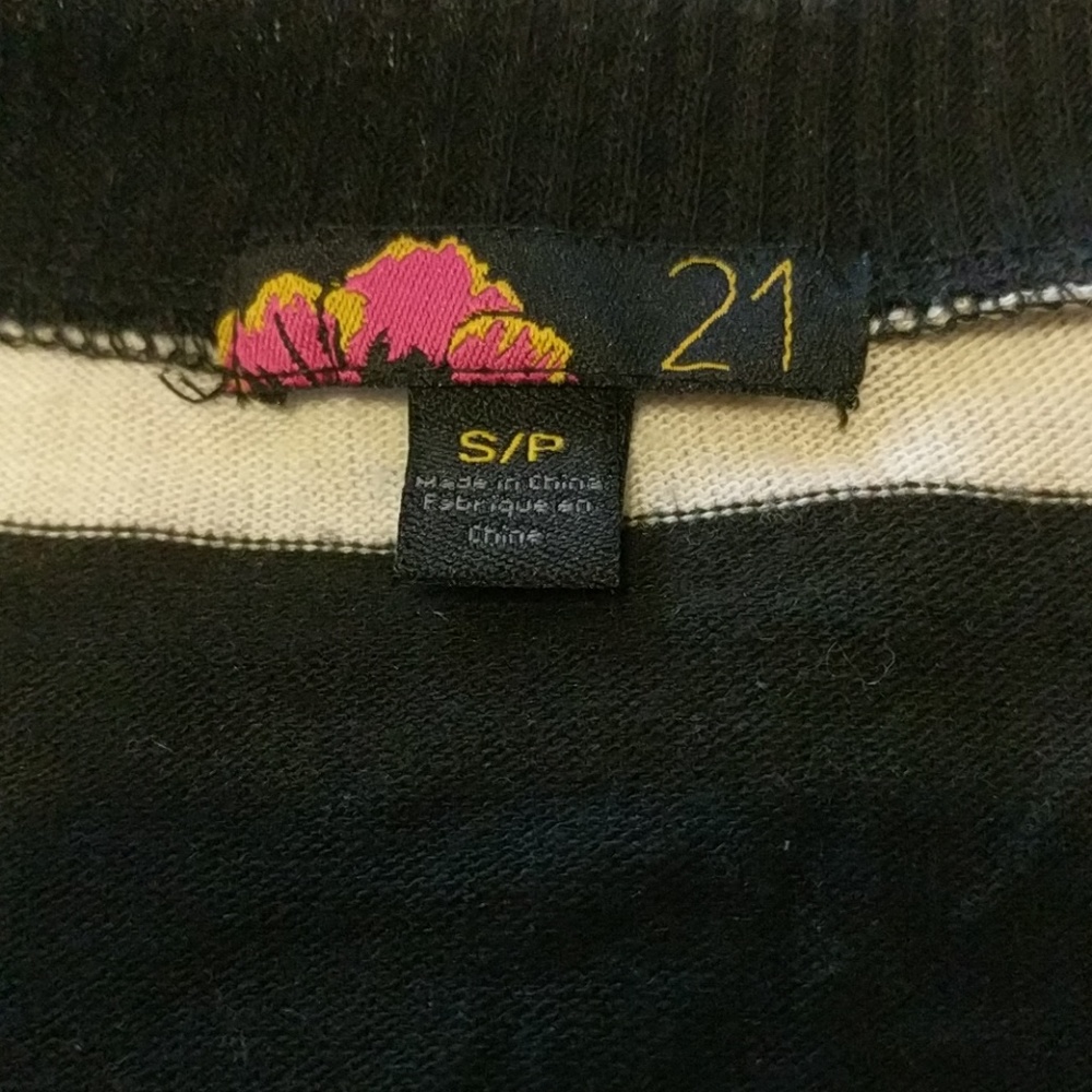 Button down - Picture 3 of 3
